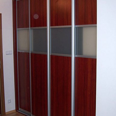 Vestavěná skříň