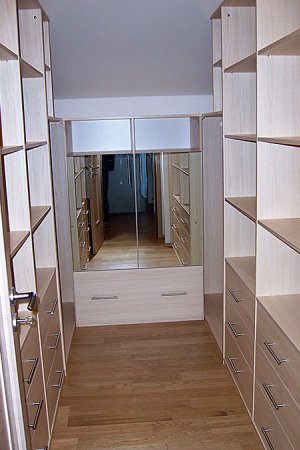 Šatna IV